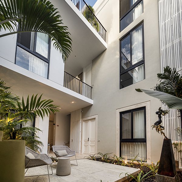 H CONTINENTAL LUXURY